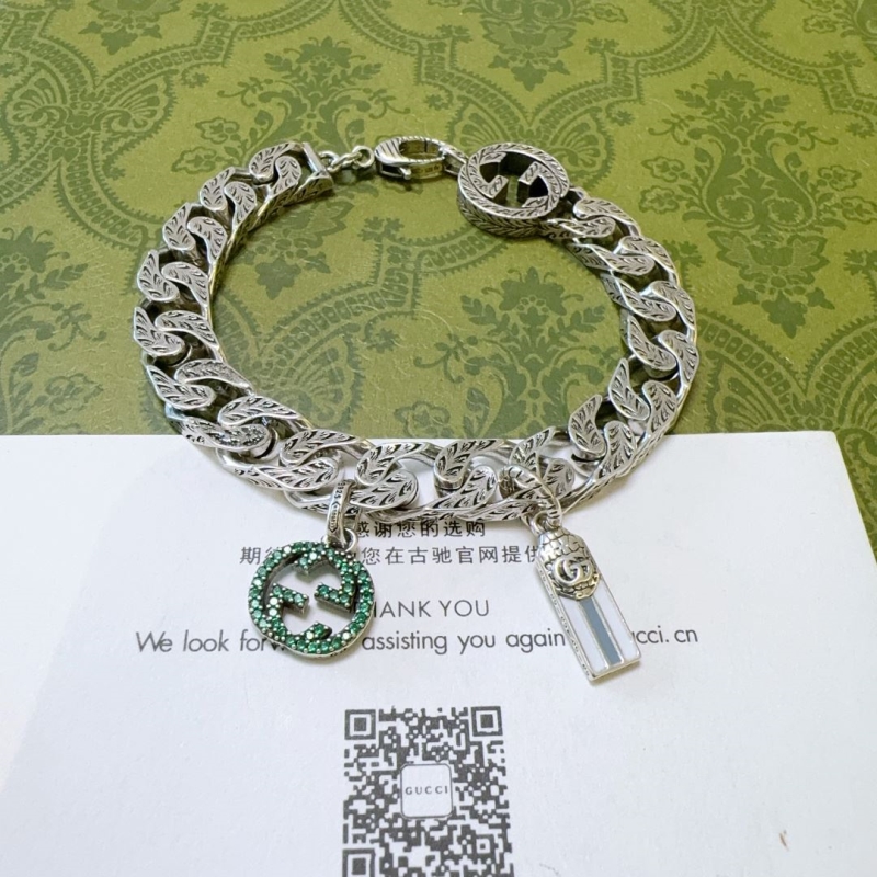 G*u*i bracelets